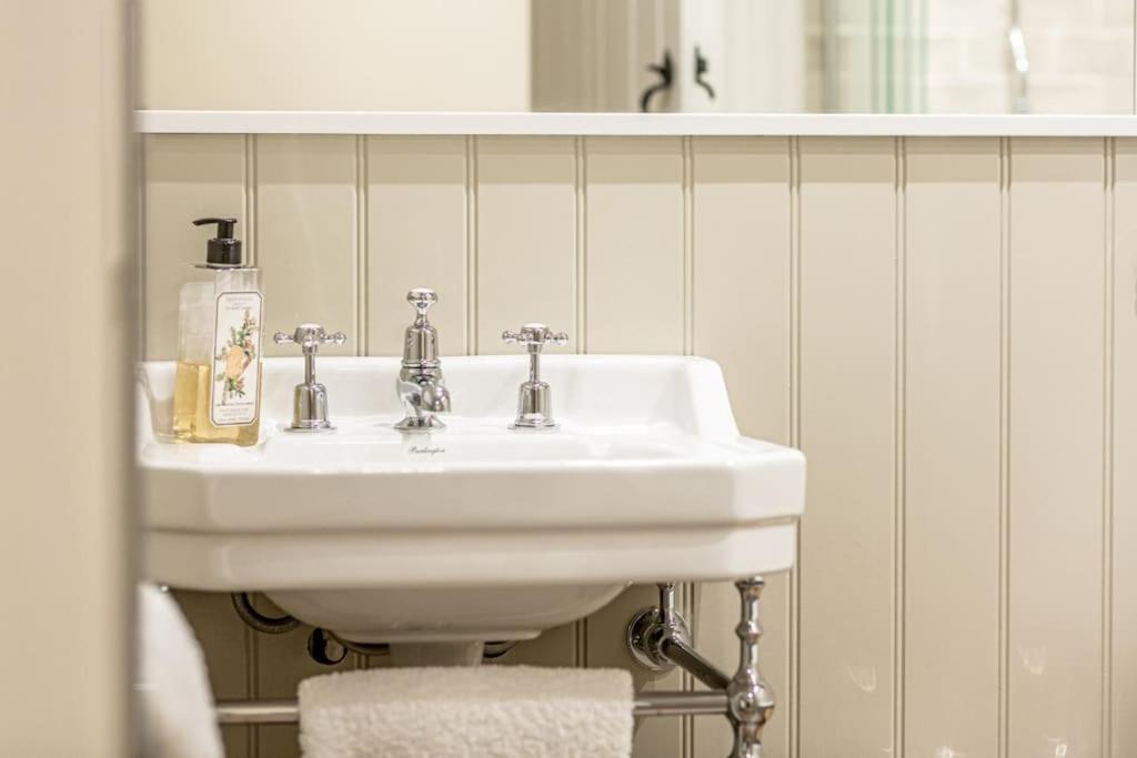 East Barn Cottage - Refurbished Barn Conversion! Weston Subedge Esterno foto